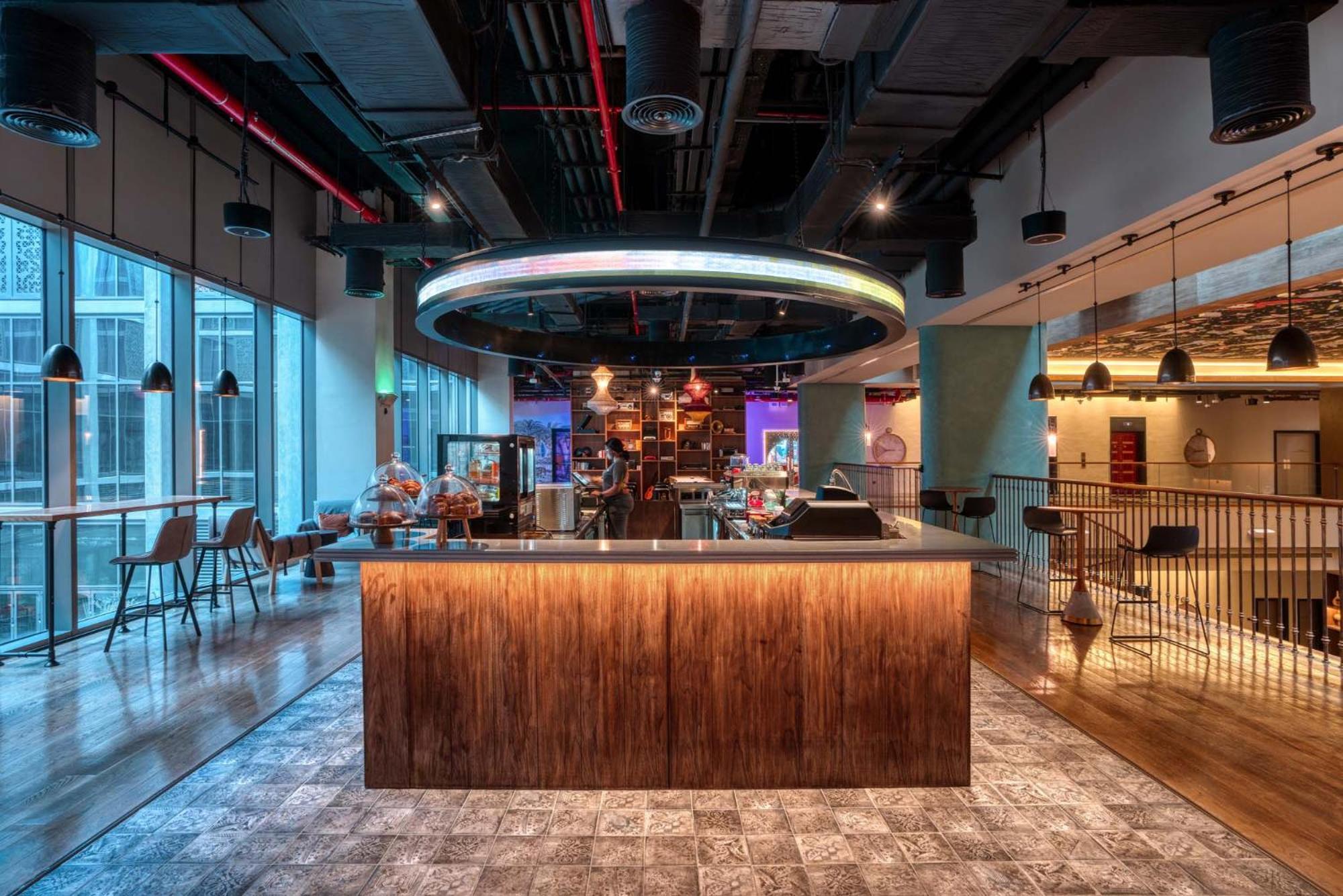 25Hours Hotel Dubai One Central 외부 사진 The bar at the 10th floor
